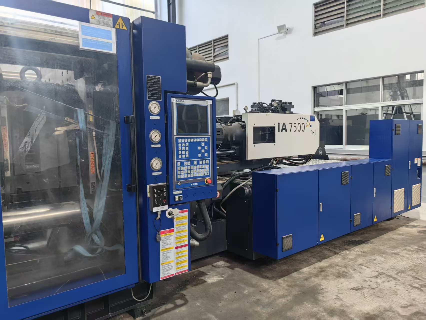 Haitian 750T two-color used machine photo 2