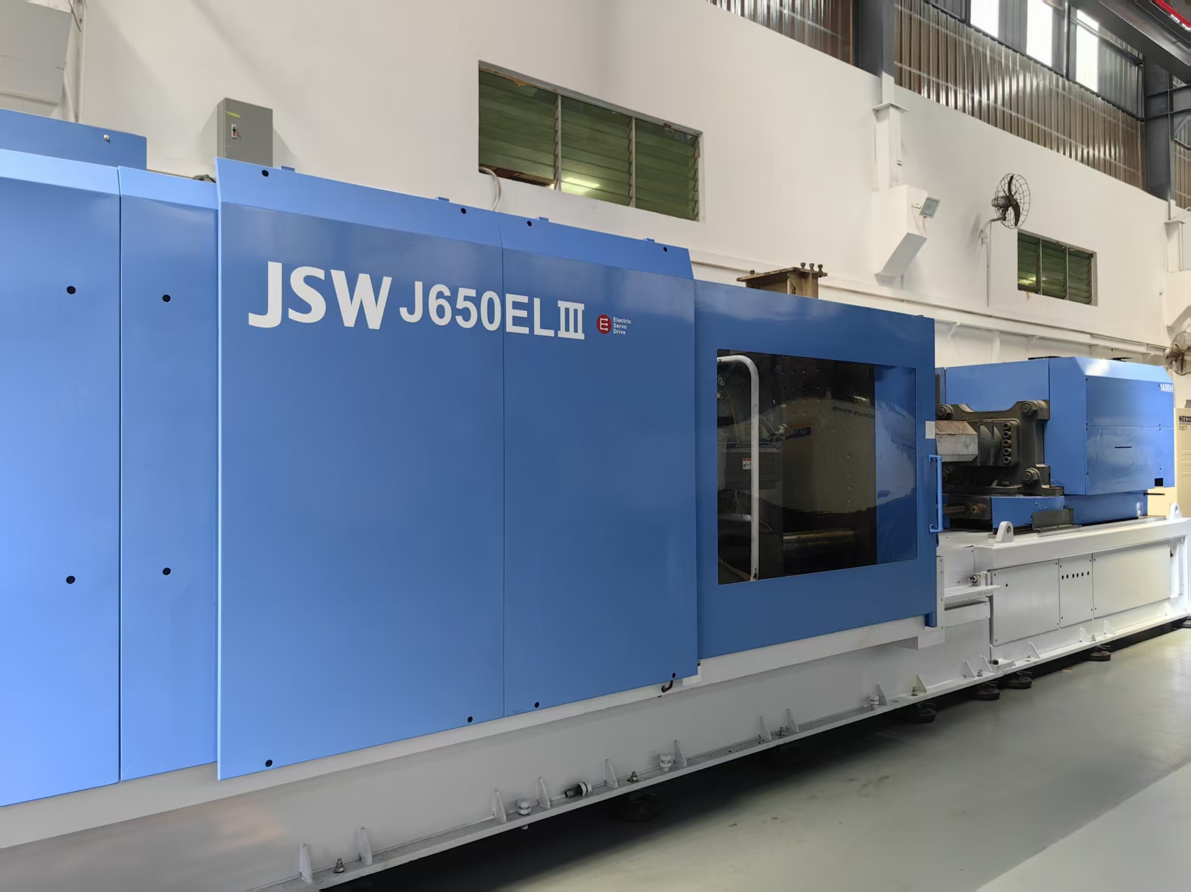 Used JSW 650T Plastic Injection Molding Machine
