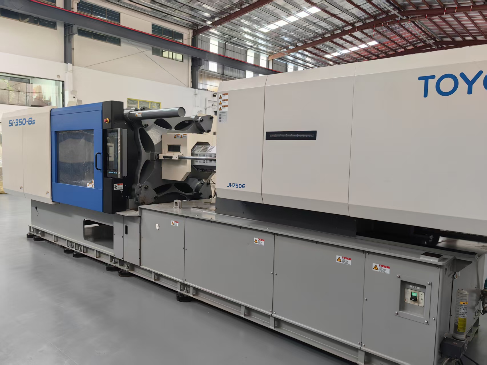 Toyo 350T used machine photo 4